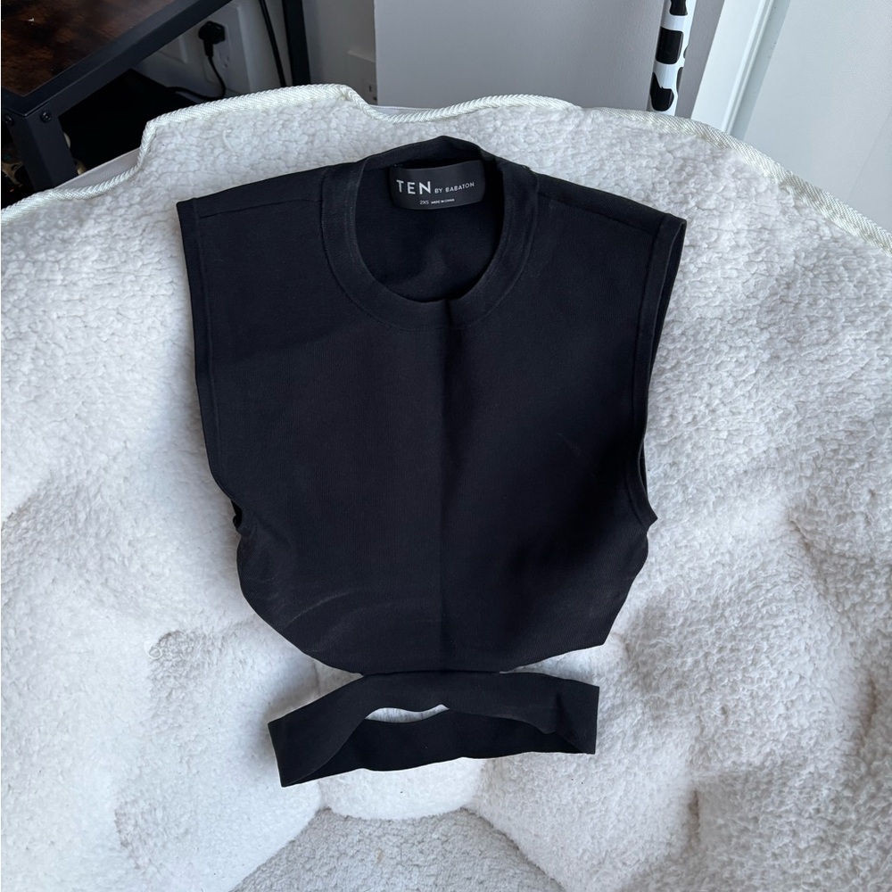 Babaton Black Muscle Tee Sleeveless Boxy Crop Top